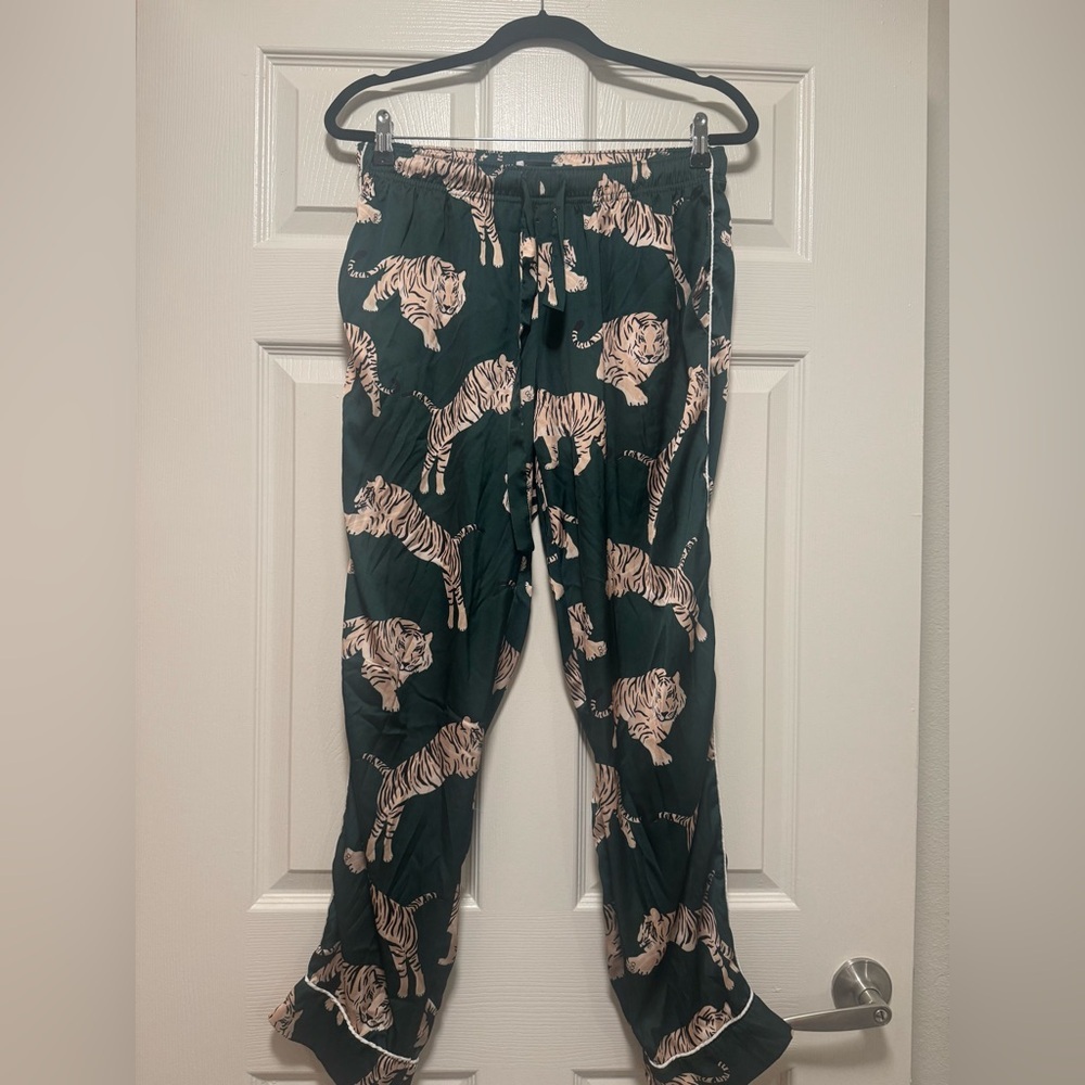Averie two-piece Tiger Print Pajama Set in Emerald Green - Picture 6 of 13